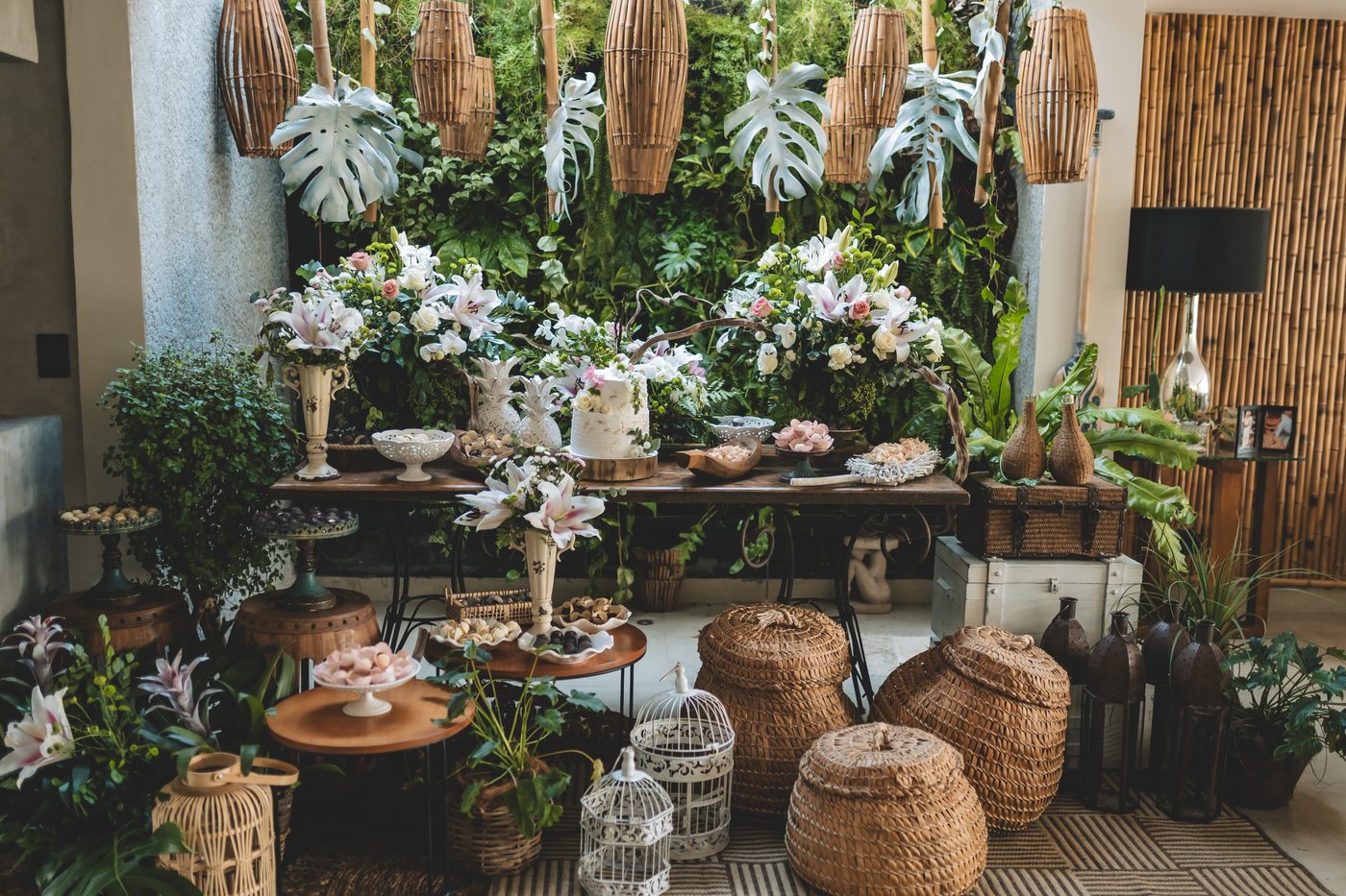 Decoração da mesa do bolo