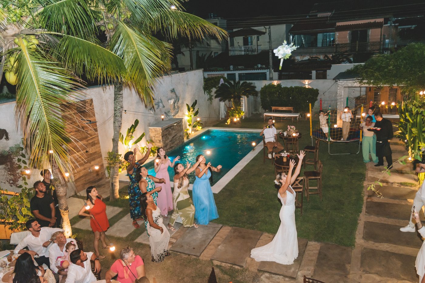 A festa à beira da piscina