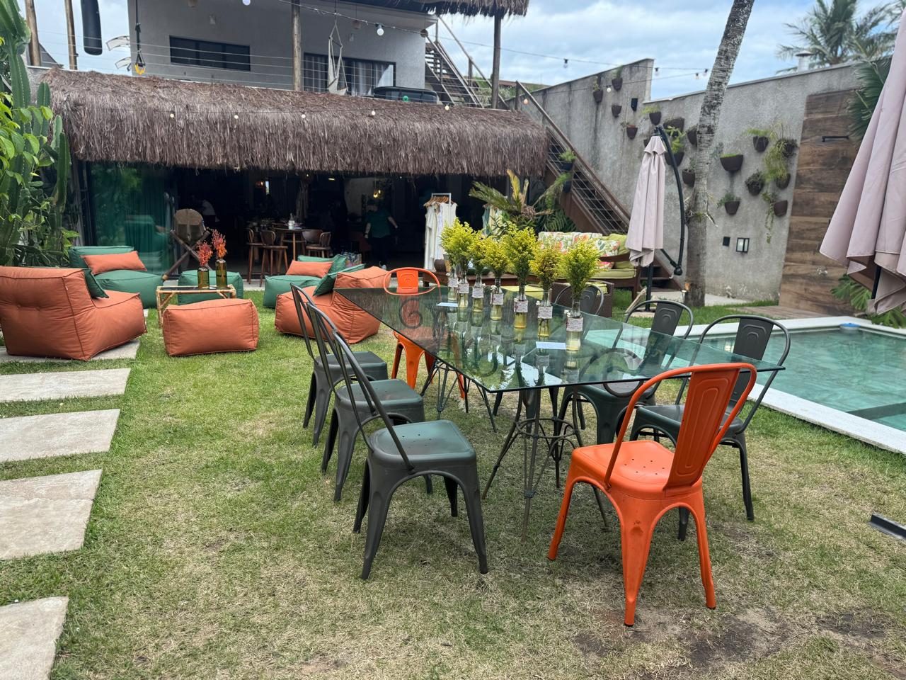 Mesa posta para celebração